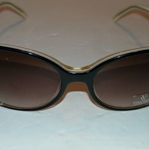 Brand New Vera Wang Sunglasses Black & Cream